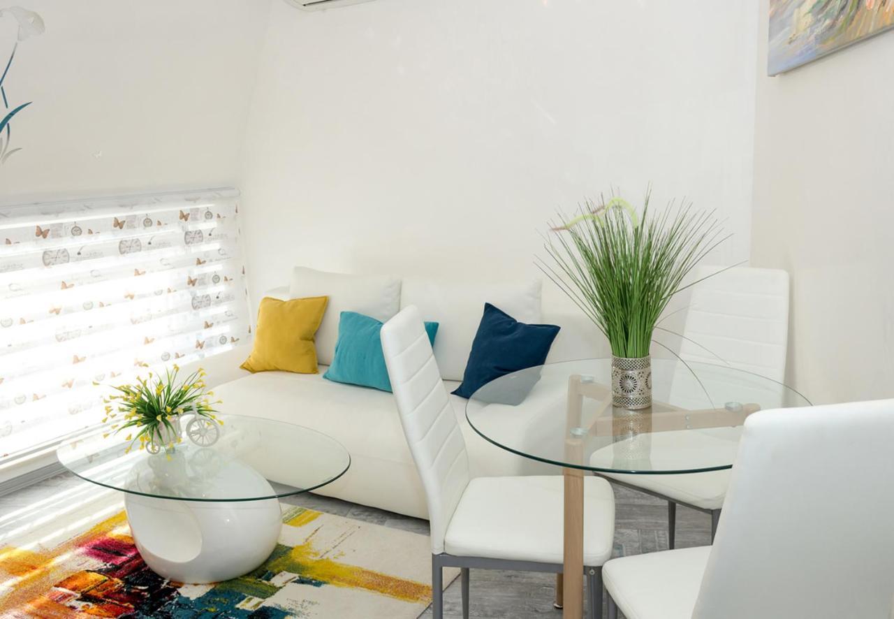 Acrylic & Pastel Apartments Varna Exterior photo
